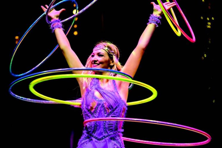 Victoria Bouglione au hula-hoop